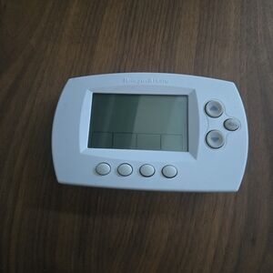 Honeywell HomeSmart Wi-Fi 7-Day Programmable Thermostat with Digital Backlit D